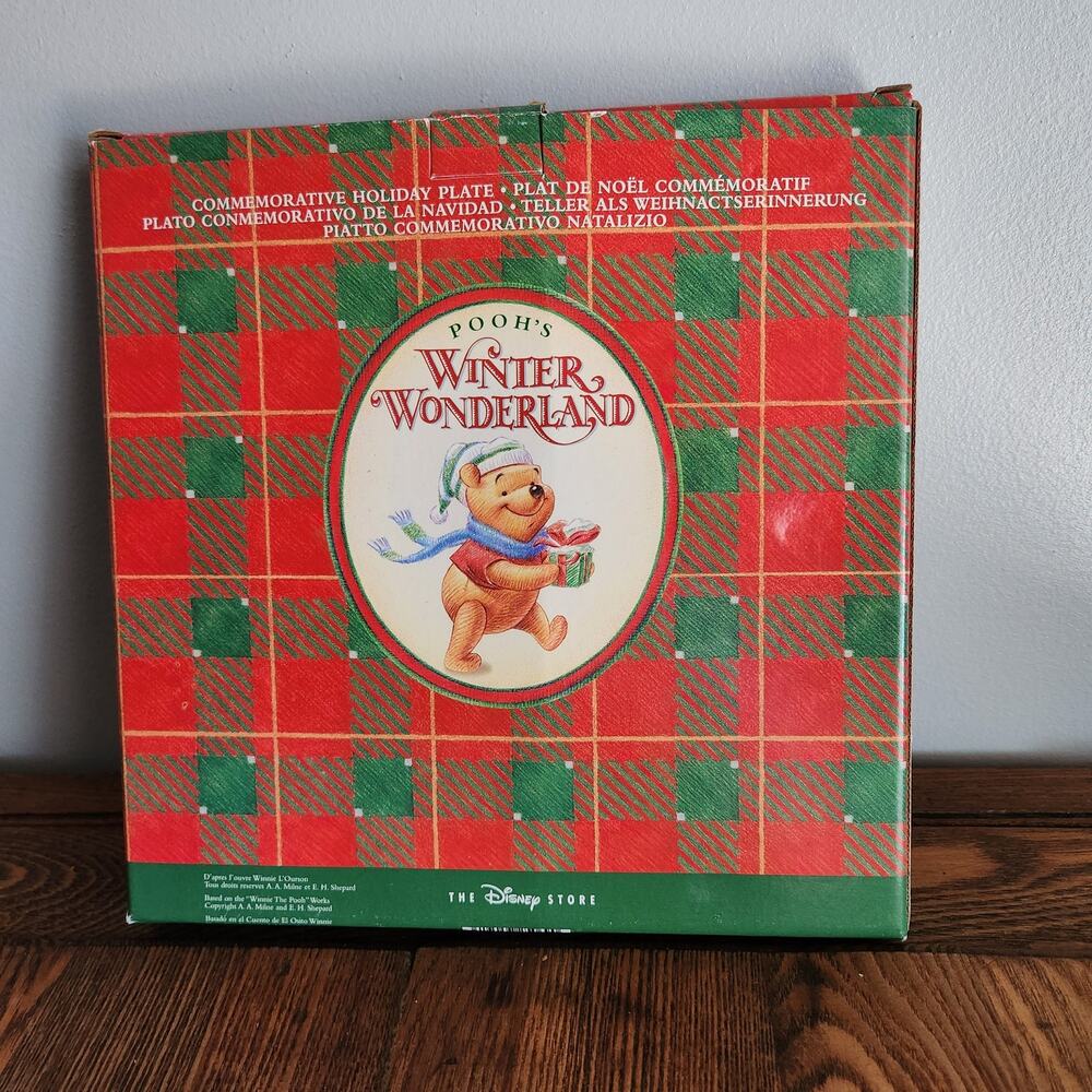 Disney Store “Pooh’s Winter Wonderland” 1996 Commemorative Plate/NIB